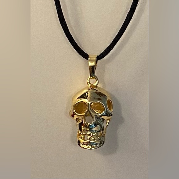 NEW Women 18K Gold plated Skull charm necklace - Picture 1 of 7